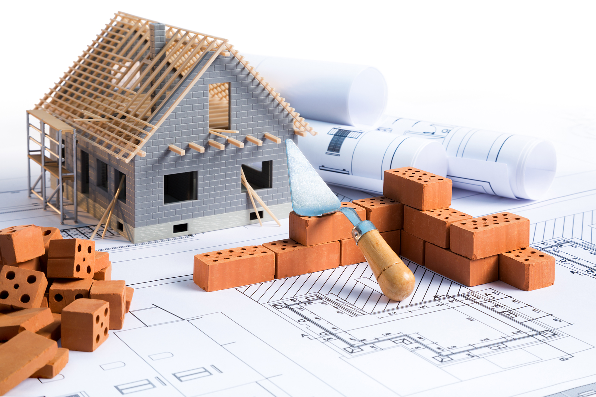 Projet de rénovation maison avec plan sur fond blanc