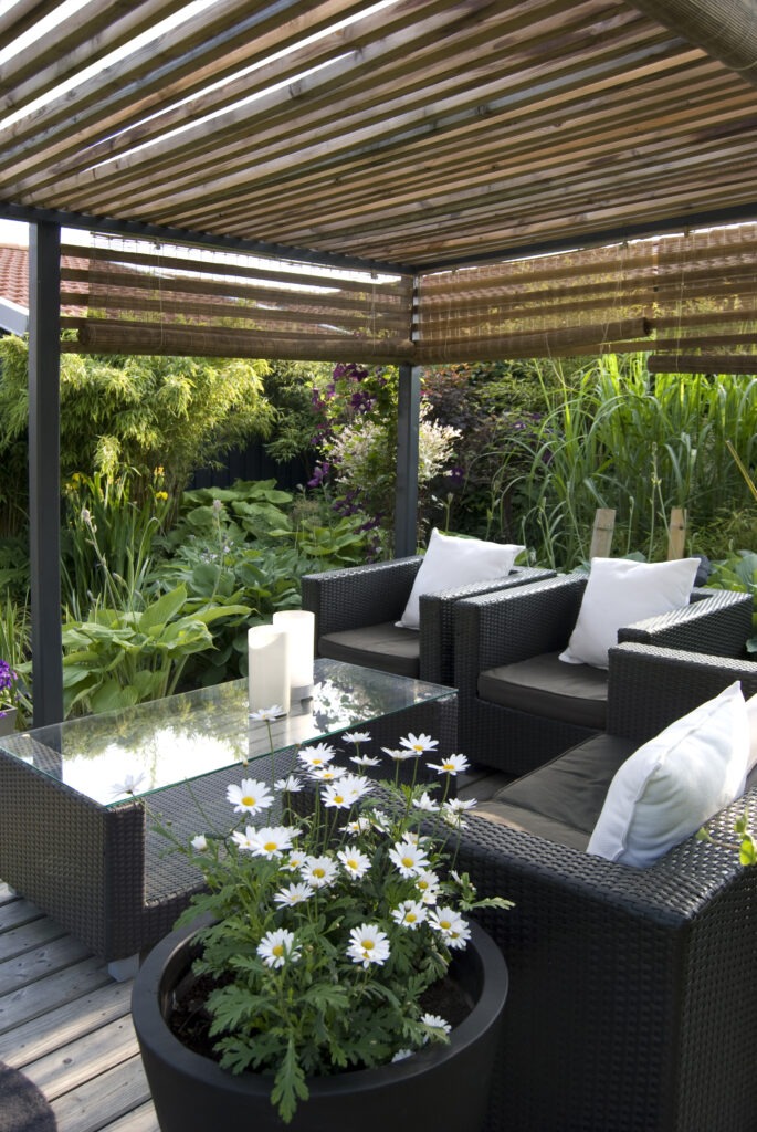 Espace détente dans petit jardin de ville