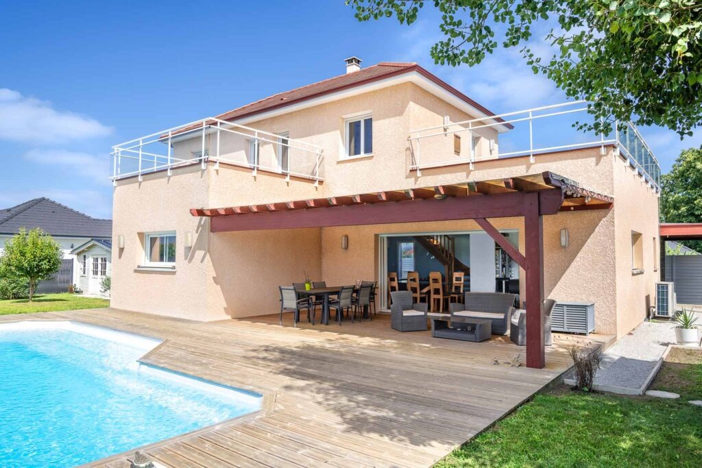 Maison à étage construite par DCA